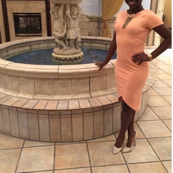 Peach scalloped dress - Picture 1 of 4